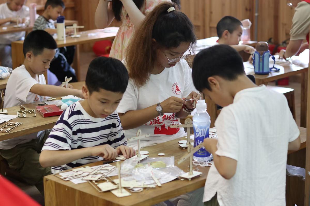 计量文化宣讲团队手工实践课现场