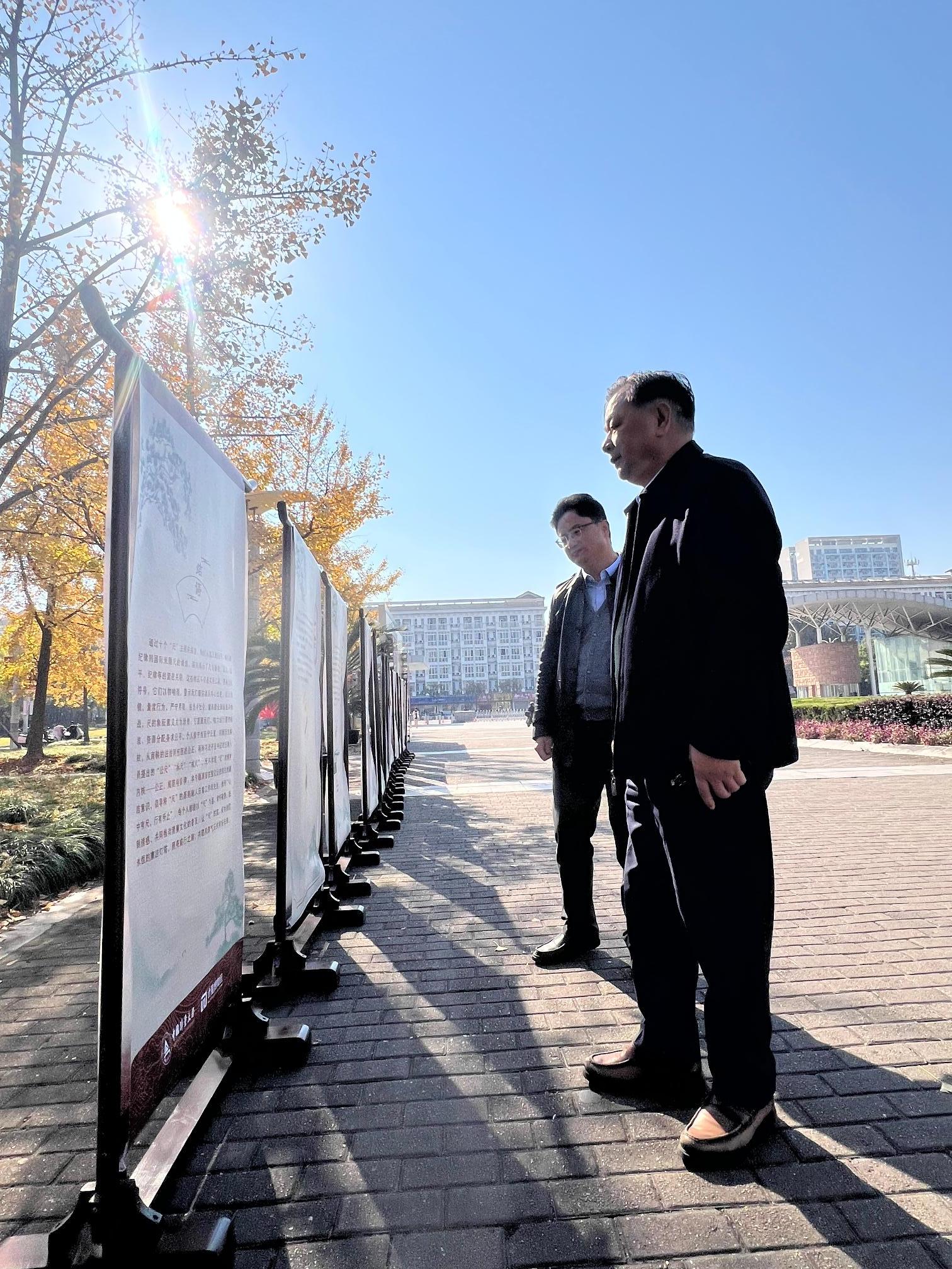 校发展委员会副主任、校友总会会长冯时林亲临指导