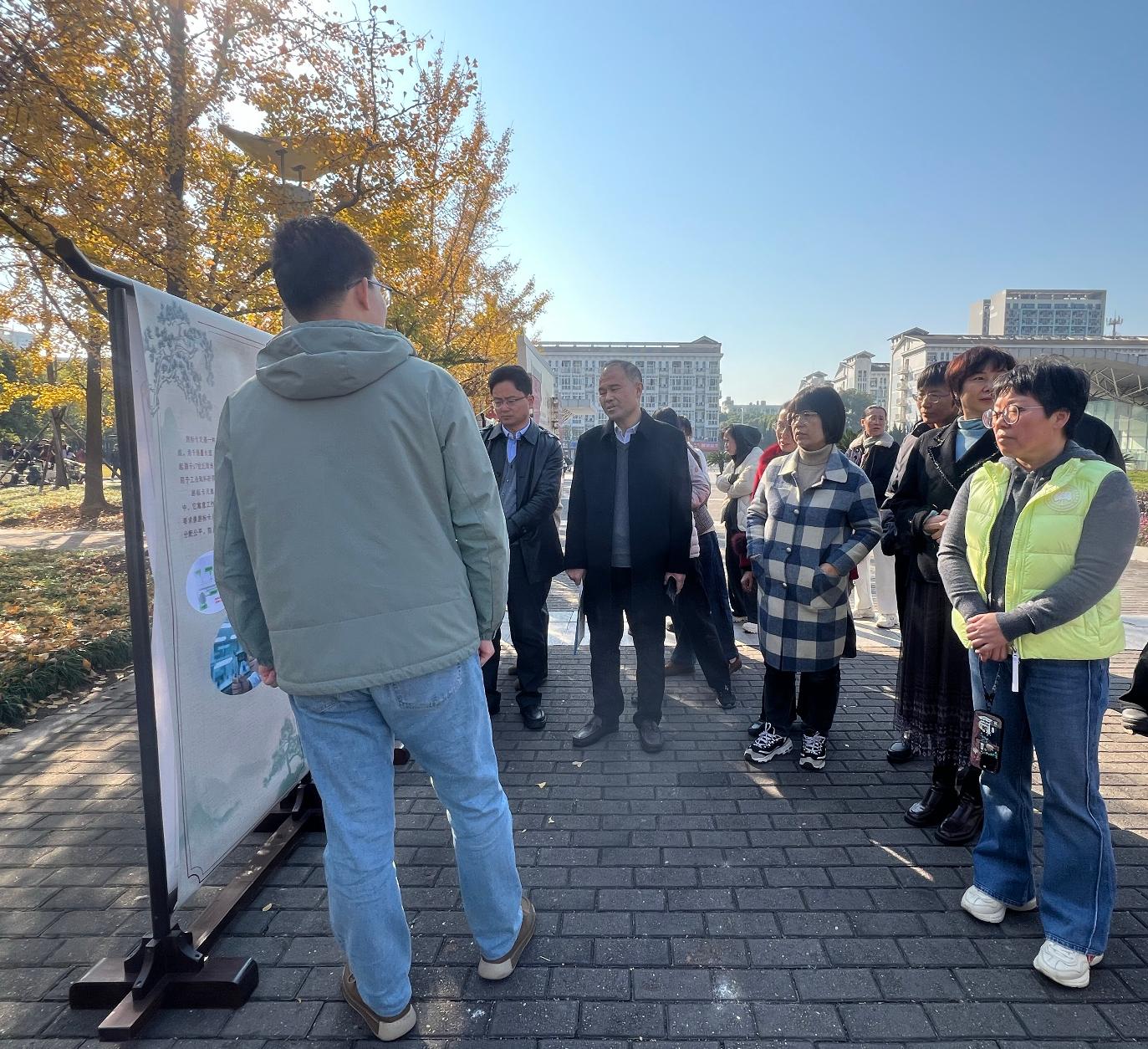 图书馆(档案馆 博物馆)教职工参观展览